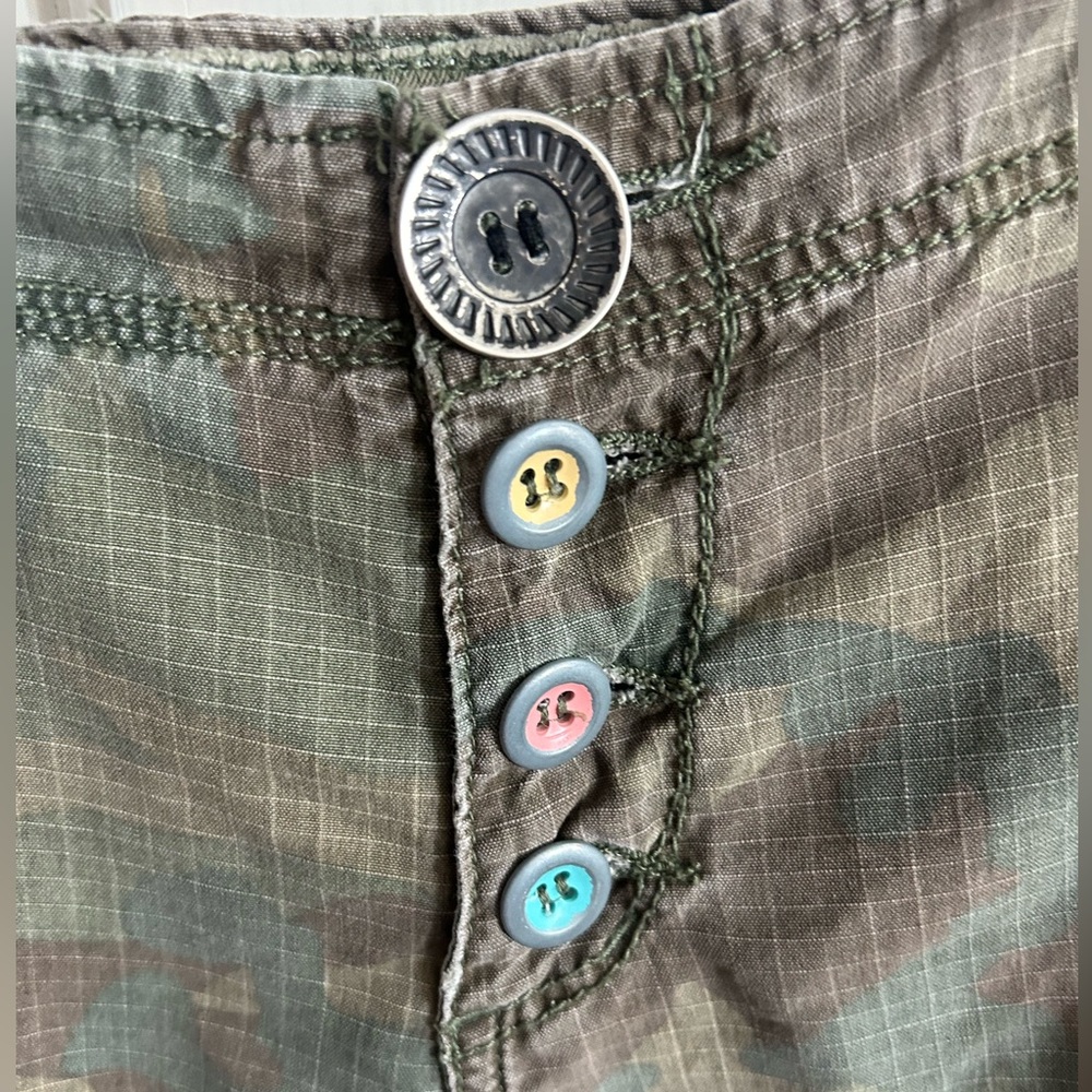 Impeccable Vintage DaNang Cropped Pants Capris Shorts Cargo Camo